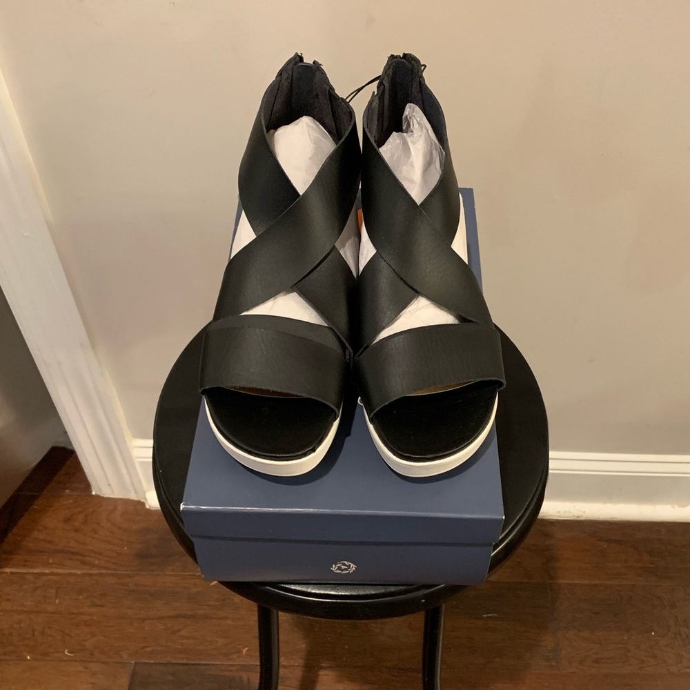 Women’s Hummingbird Ankle Strap Sandals Black